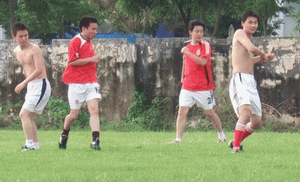 頂酷暑億維足球隊(duì)大戰(zhàn)西北人